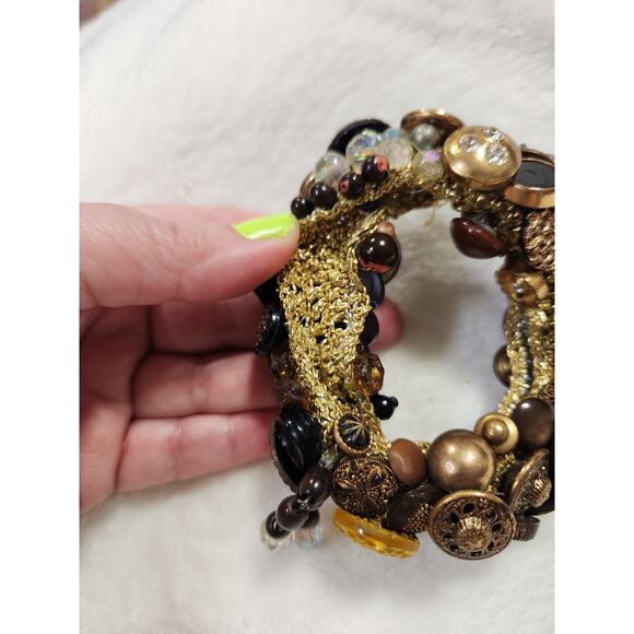 Handcrafted Neutral Button Bracelet with Metallic Crochet - Picture 5 of 6